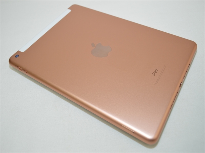中古 au iPad（第6世代） 32GB ゴールド 3D666J/A 判定〇 背面に傷